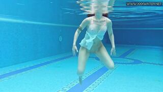 Lizi Vogue Underwater Porn