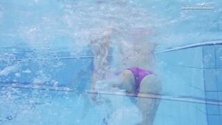 Hot Elena Shows what she can do under Water