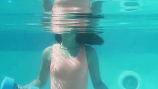 UnderWaterShow Presents Micha the Underwater Gymnast