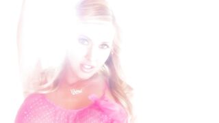 Samantha Saint gives a wickedly sexy tease